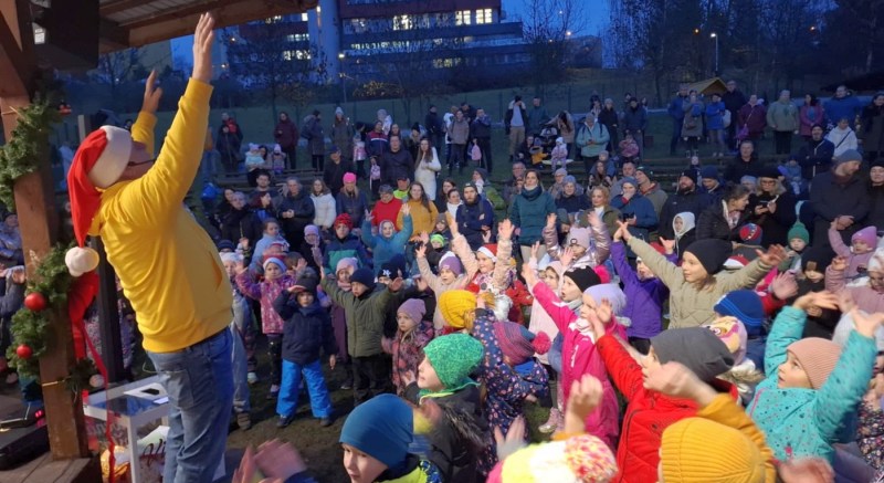 MIKUL��SKA P�RTY A ROZSVIETENIE VIANO�N�HO STROM�EKA