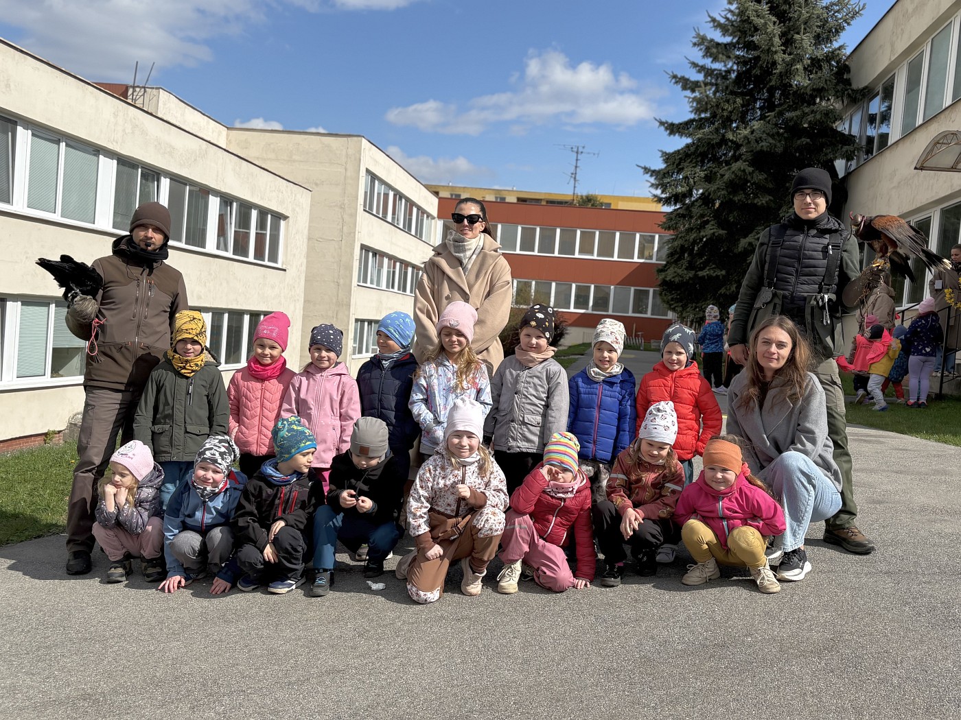 Fascinuj�ci svet dravcov zbl�zka