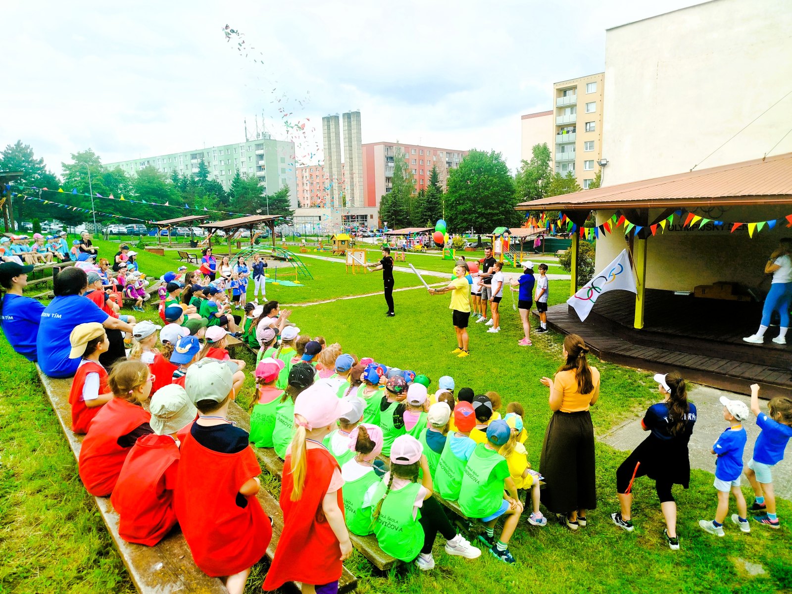OLYMPIJSK� DE� - HRAVO A ZDRAVO